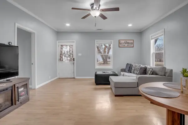 616 E 8th St, Newton, KS 67114