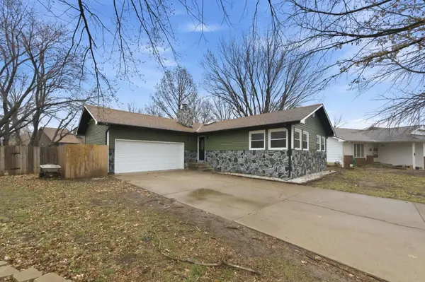 2715 Glacier Ct, Wichita, KS 67215