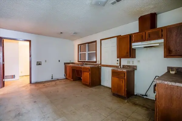 828 N Poplar, Wichita, KS 67214