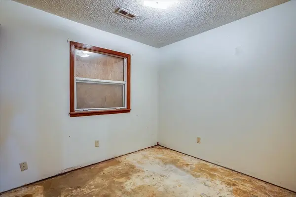 828 N Poplar, Wichita, KS 67214