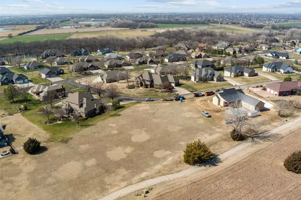 2541 Angus Ln, Salina, KS 67401