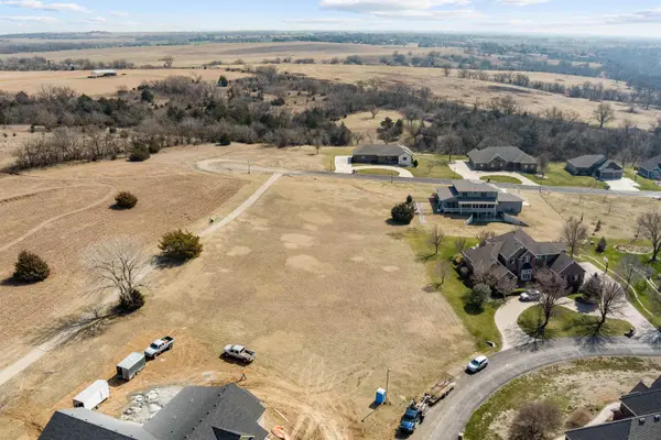 2541 Angus Ln, Salina, KS 67401