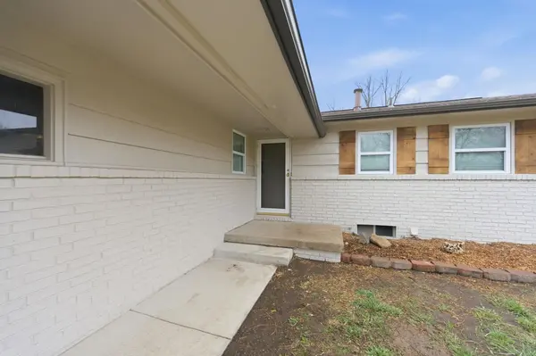 8138 E Boston St, Wichita, KS 67207-3301