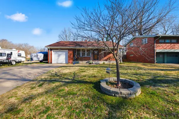 1004 Inverness Dr, Wichita, KS 67218