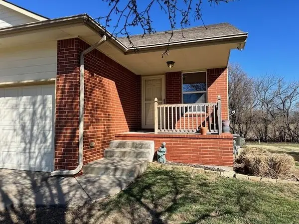 2242 N Shefford Cir, Wichita, KS 67205