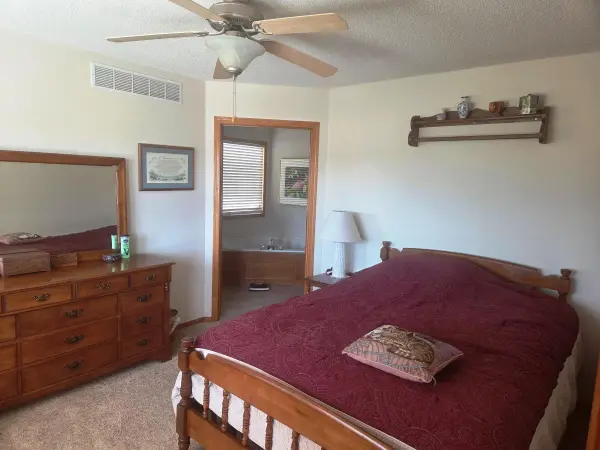 3011 Cottonwood Hill, Newton, KS 67114