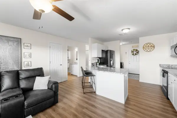 1104 Harbor Dr, Salina, KS 67401