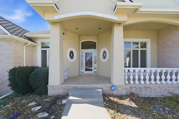 1367 N Hickory Creek ct, Wichita, KS 67235