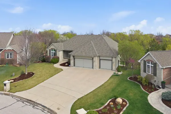 1817 N Cranbrook Cir, Wichita, KS 67206