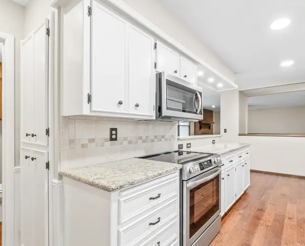 8509 E Lockmoor Cir, Wichita, KS 67207