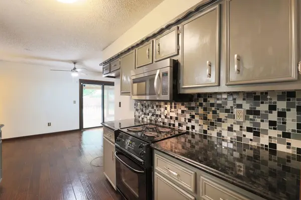 1401 E Carolyn St, Derby, KS 67037