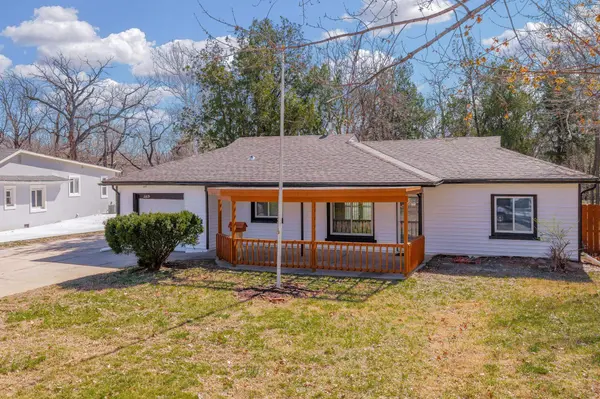 2815 E Glen Oaks Dr, Wichita, KS 67216