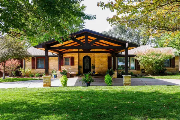 21 N Laurel Dr, Wichita, KS 67206