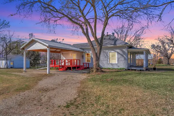 901 N Locust St,  Peabody,  KS 66866
