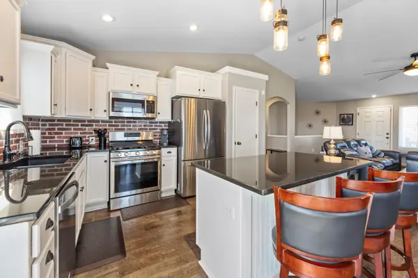 1202 N Oak St, Goddard, KS 67052