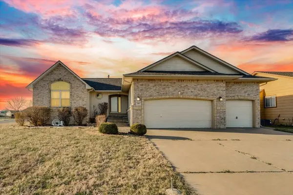 906 S Glenmoor, Wichita, KS 67207