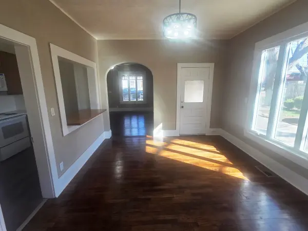 115 SW 4th St, Newton, KS 67114