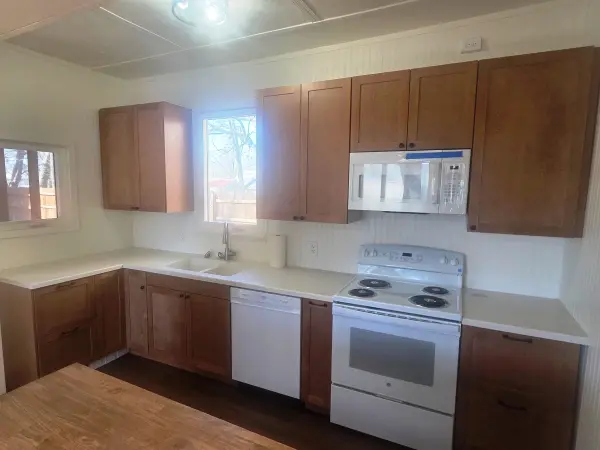 115 SW 4th St, Newton, KS 67114