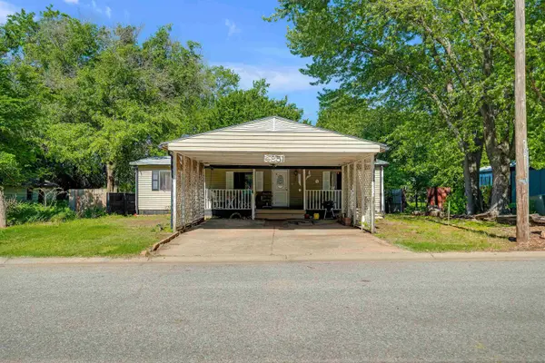 4851 S Bluff St, Wichita, KS 67210