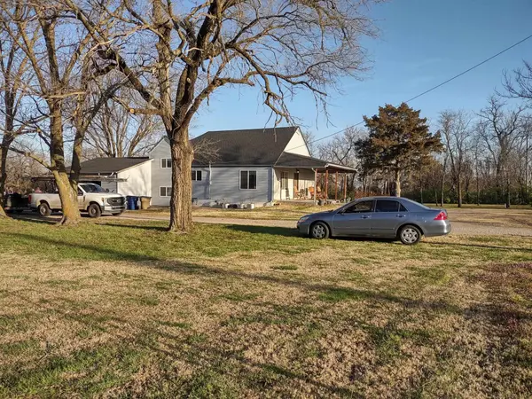 8417 N Broadway St, Valley Center, KS 67147