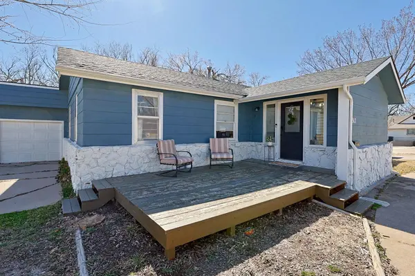 317 E 6th St,  Halstead,  KS 67056