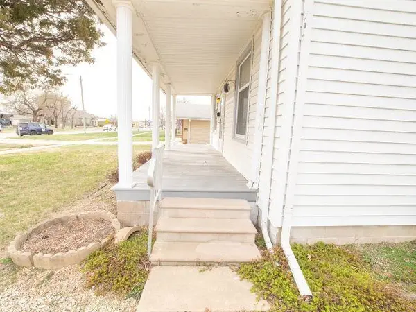 305 N Main St, Hillsboro, KS 67063