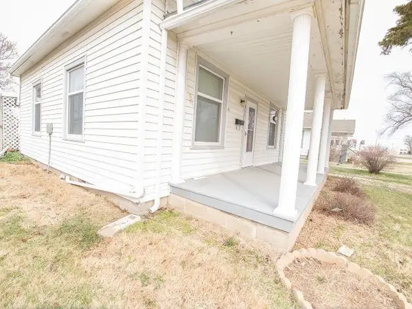 305 N Main St, Hillsboro, KS 67063