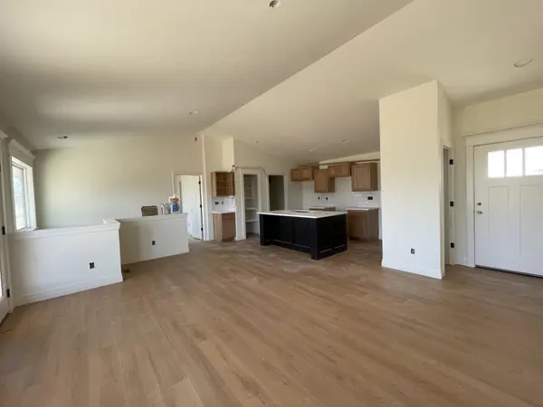 1611 E Arrowhead St, Andover, KS 67002