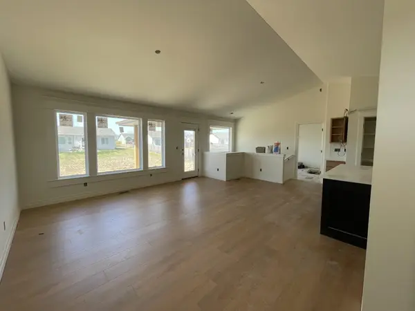 1611 E Arrowhead St, Andover, KS 67002