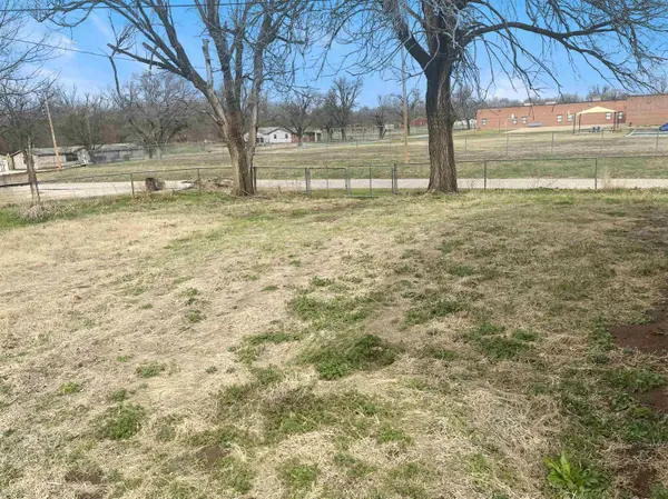 1025 N 10th, Arkansas City, KS 67005