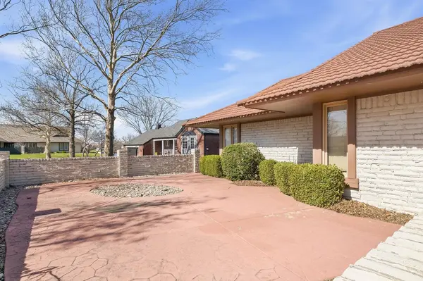 2804 W Bentbay Cir, Wichita, KS 67204