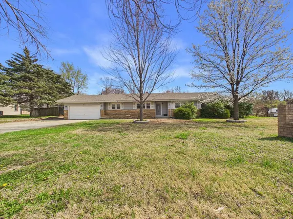 4 Louis Dr, Mulvane, KS 67110