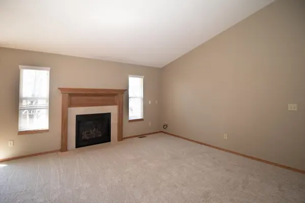 915 N Cedar Brook Cir, Mulvane, KS 67110