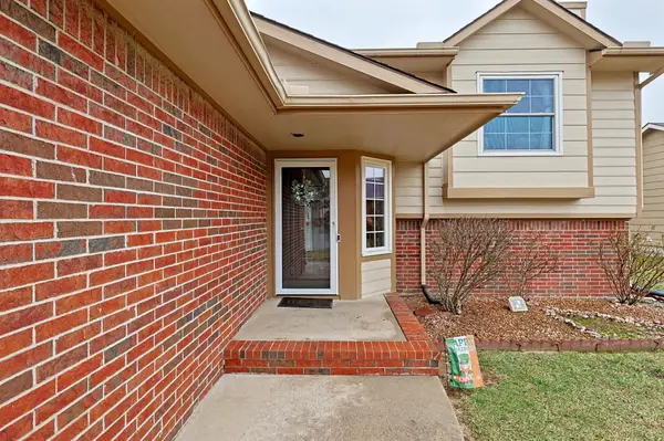 713 High Plains Cir, Maize, KS 67101