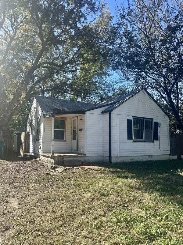 1415 W Irving, Wichita, KS 67213