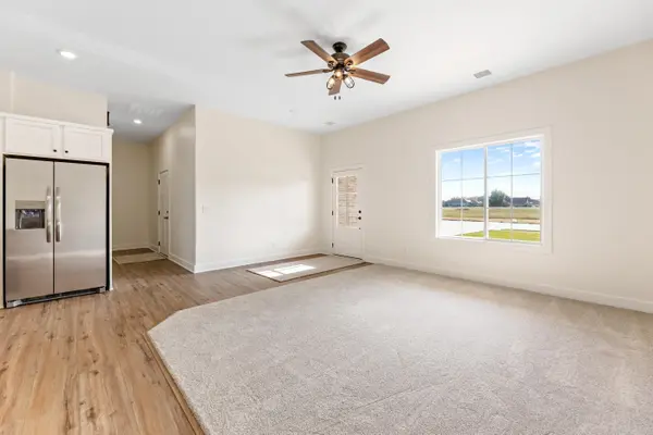 1208 Stutzman St, Halstead, KS 67056
