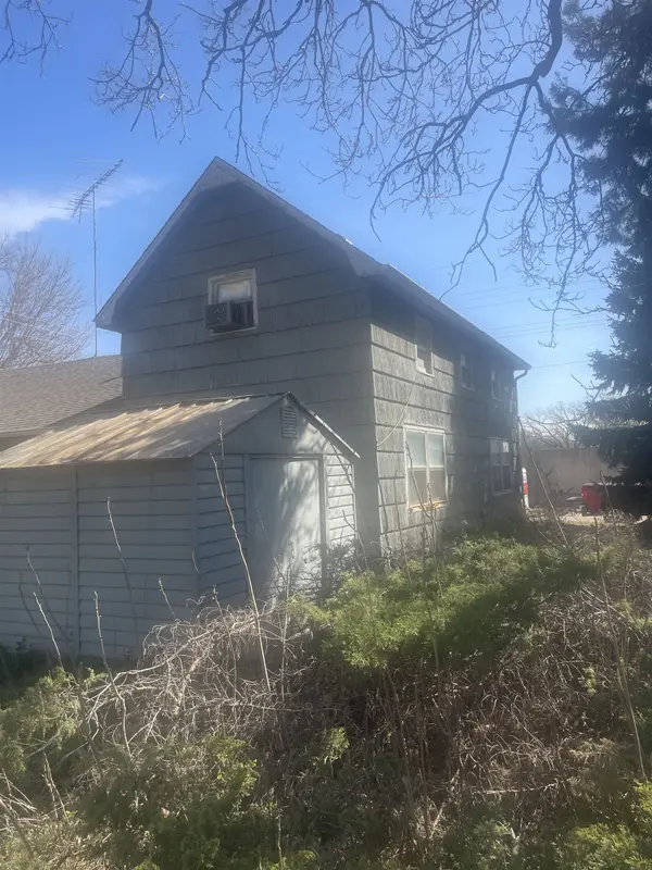 916 Van Buren St, Harper, KS 67058