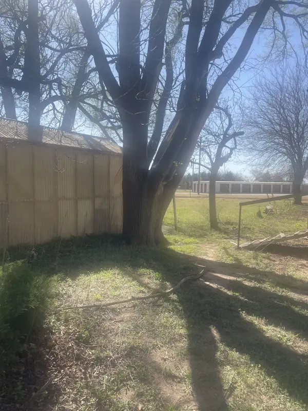 916 Van Buren St, Harper, KS 67058