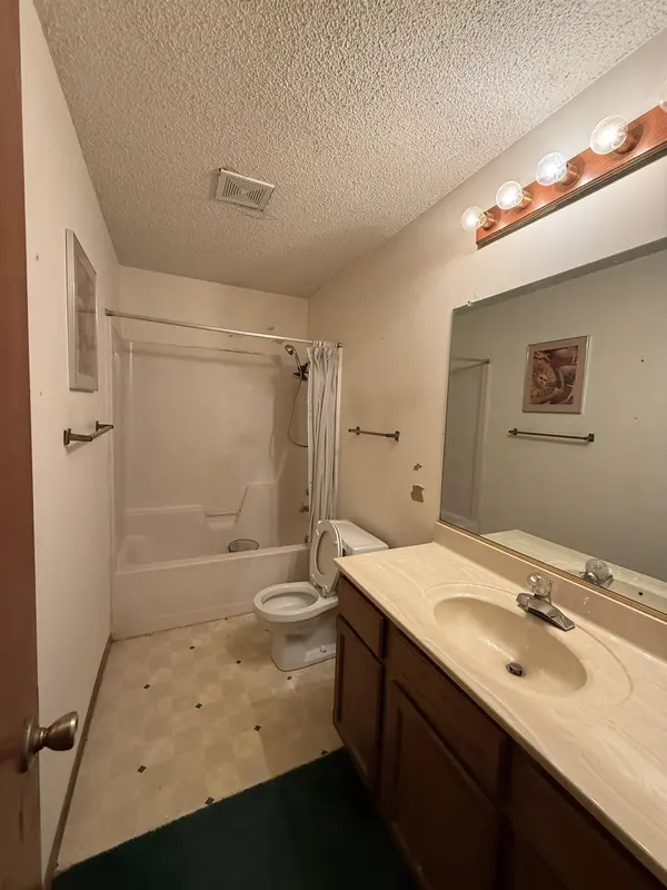 3210 S Handley St, Wichita, KS 67217