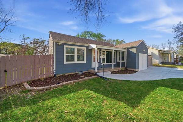 631 N Parkwood Ln, Wichita, KS 67208