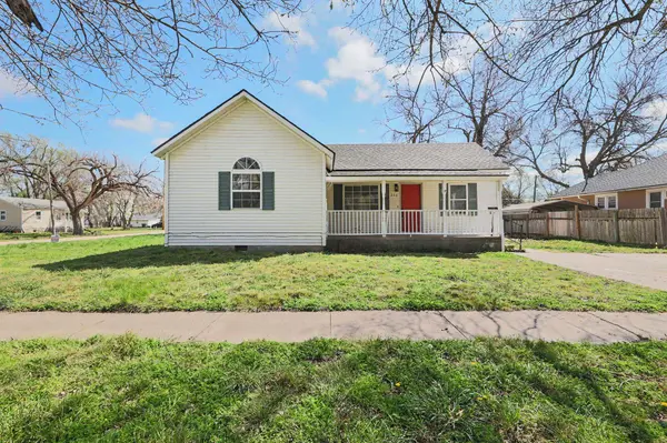 206 Pine St,  Halstead,  KS 67056