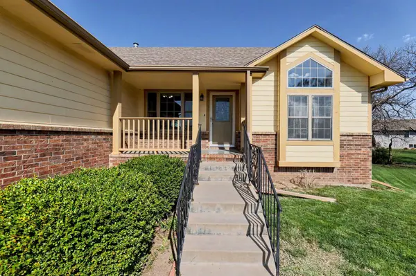 542 E Cheyenne Ct, Kechi, KS 67067