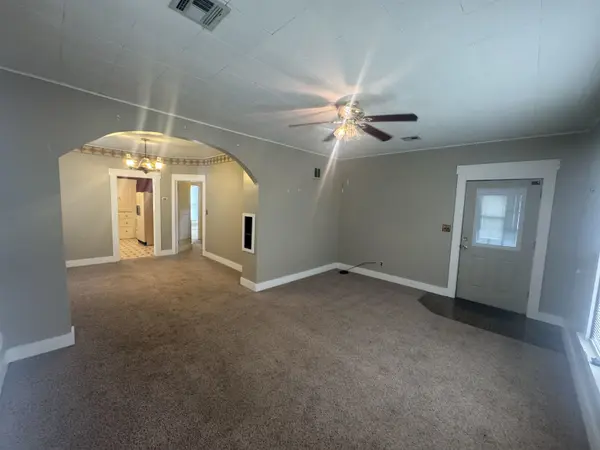 1016 E 15th Ave, Winfield, KS 67156