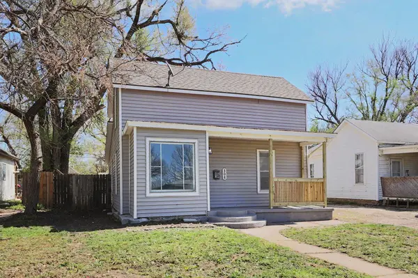 308 Spruce St, Halstead, KS 67056