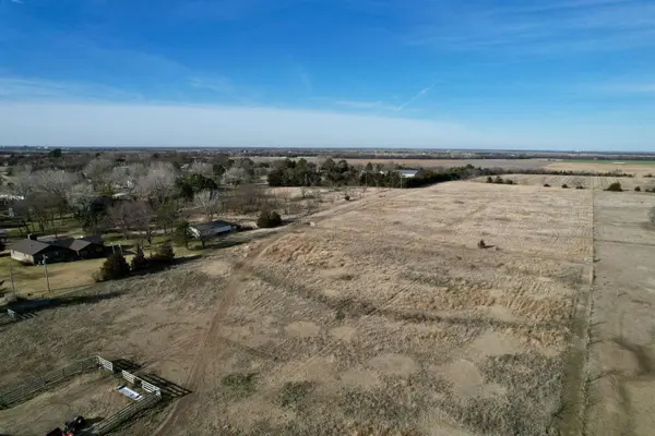 194 Hilltop Dr, Great Bend, KS 67530
