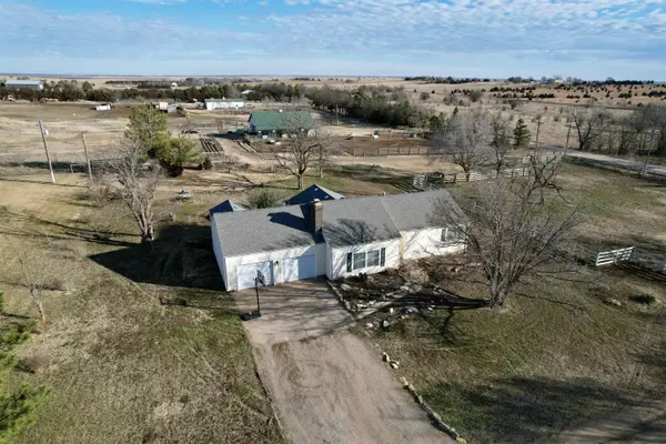 194 Hilltop Dr,  Great Bend,  KS 67530