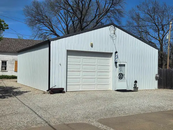 600 E 2nd, Newton, KS 67114