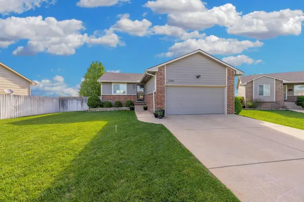 2641 E Spring Hill Ct, Goddard, KS 67052