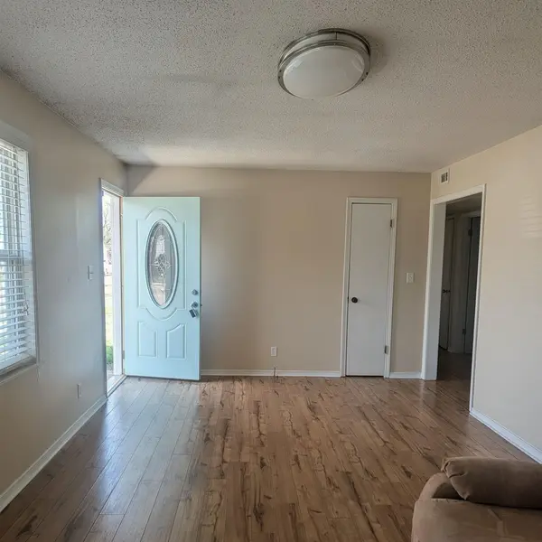 507 W B St, Hillsboro, KS 67063