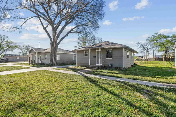 411 E Clark,  Augusta,  KS 67010-0000